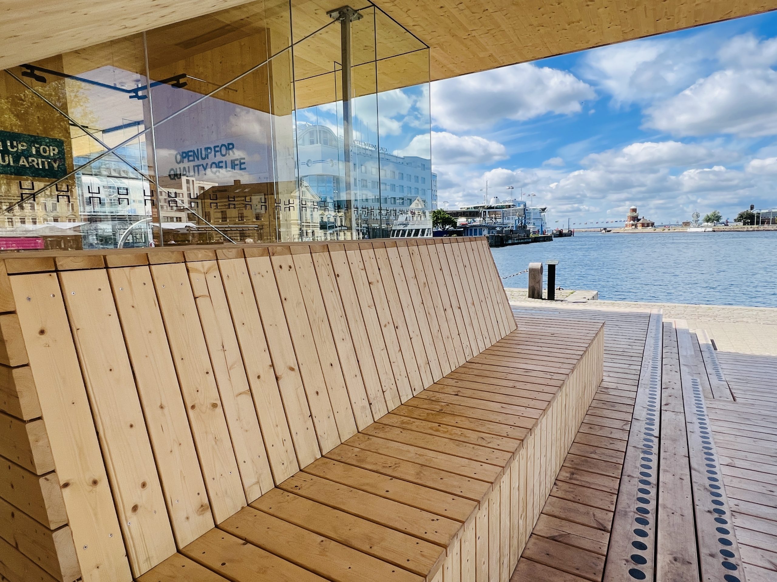 H22 City Expo i Helsingborg, platsbyggd bänk