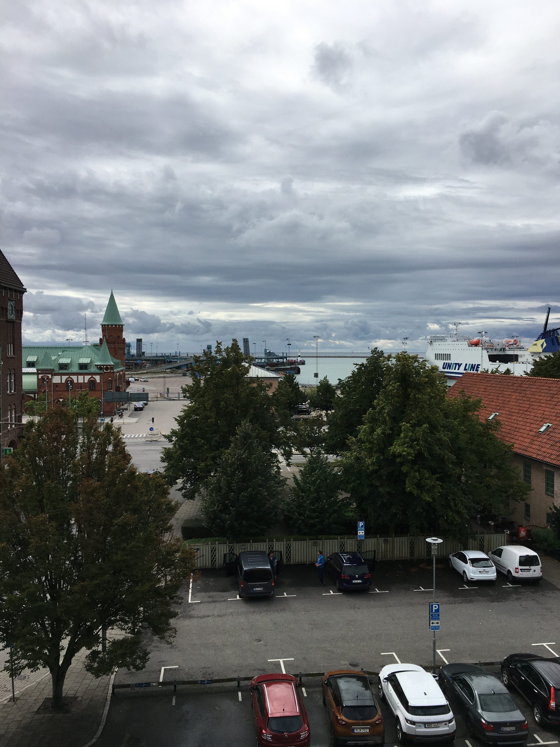 Utsikt över havet och hamnen i Trelleborg från Vindsvåningarna i KV. Herkules 8