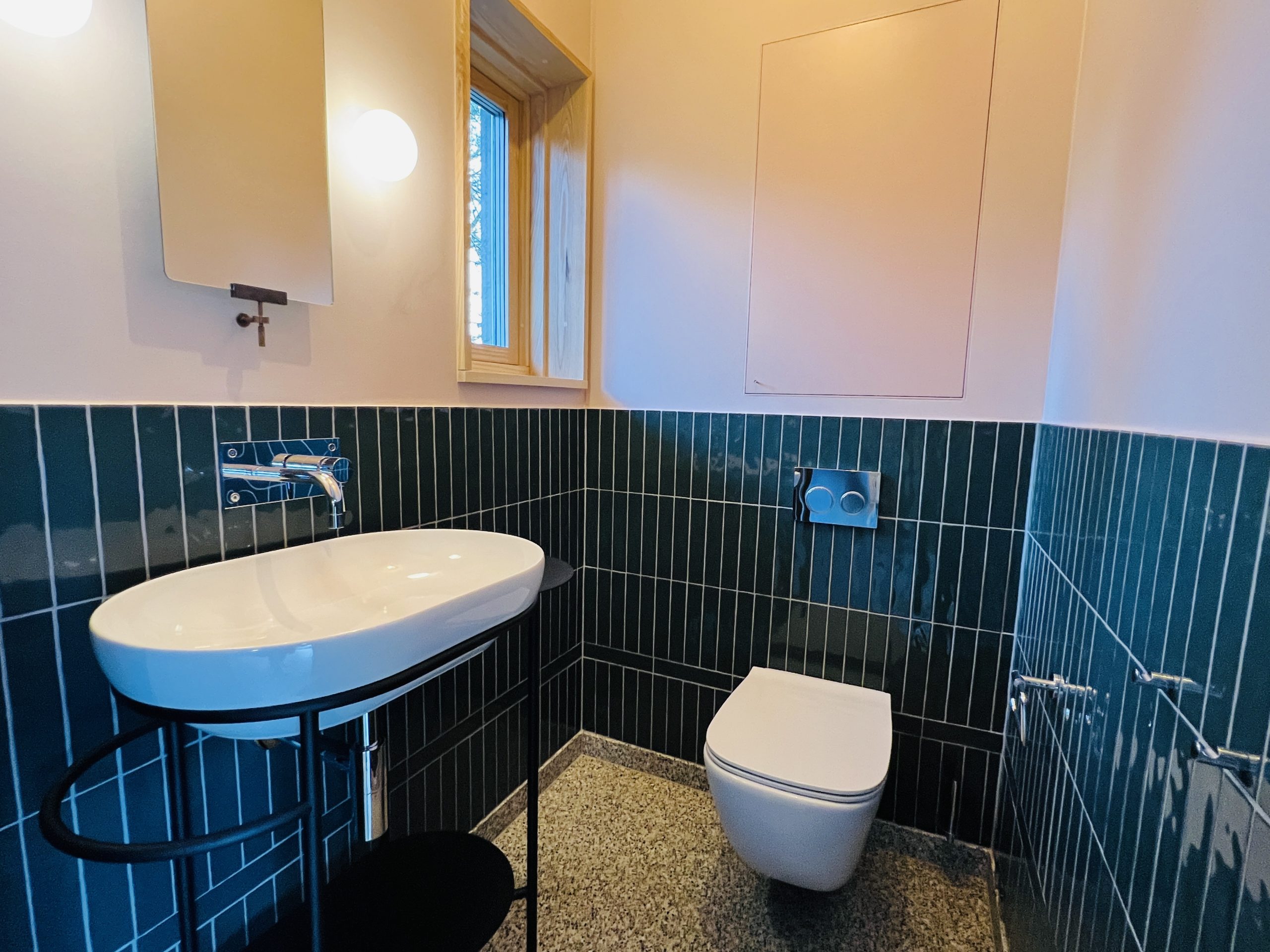 WC i härligt grönt kakel