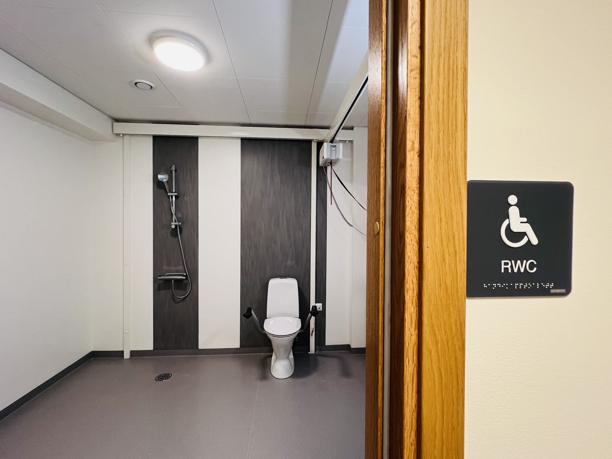 LSS verksamheten har ett antal handicap anpassade toaletter.