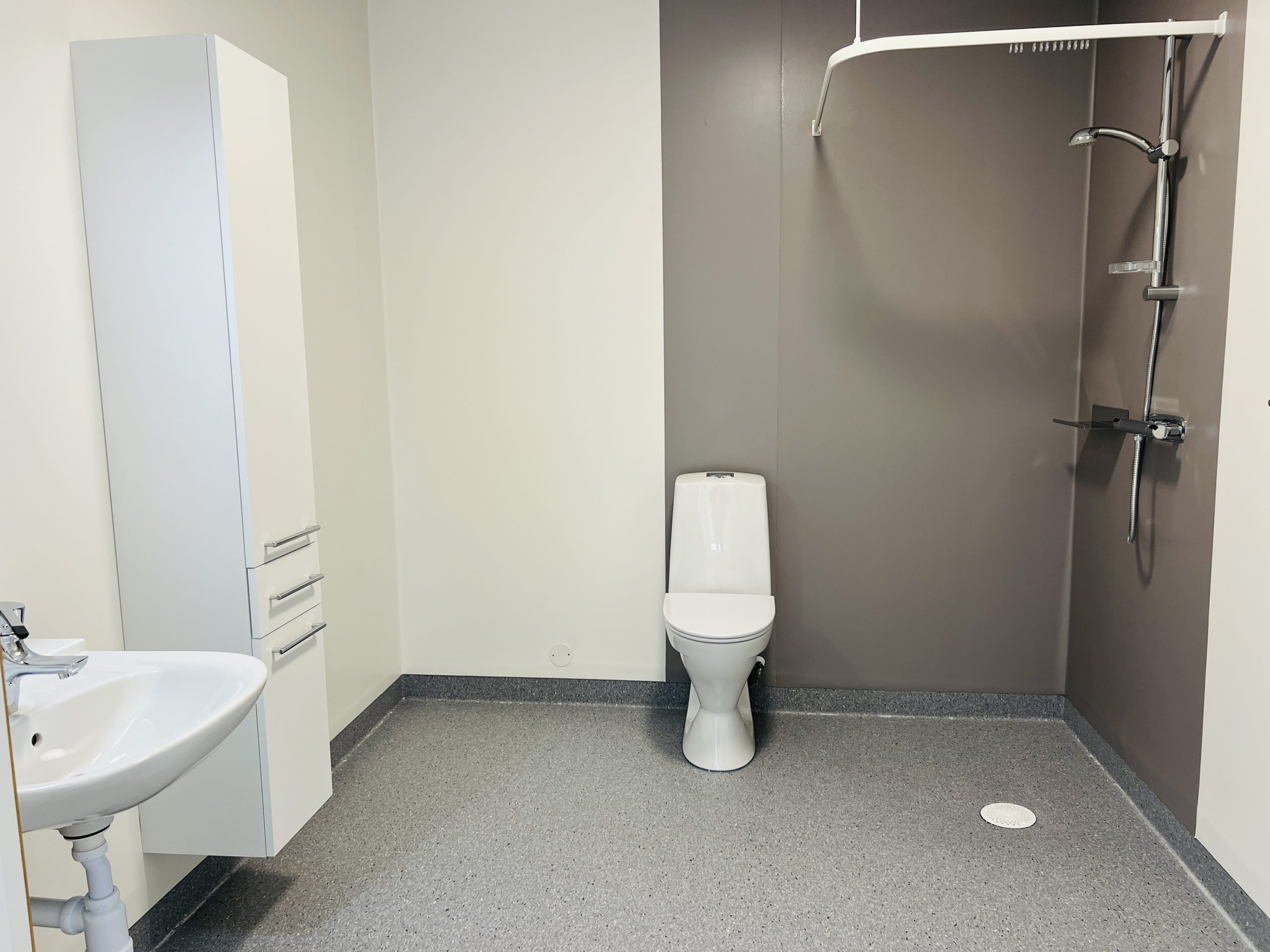 Toaletterna i varje lägenhet är handicapanpassade